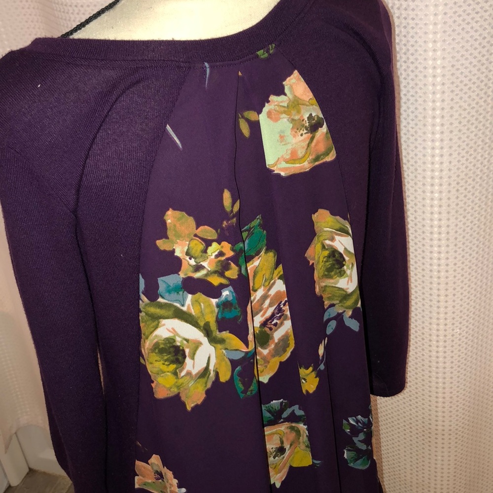 Le lis size small top with detailing